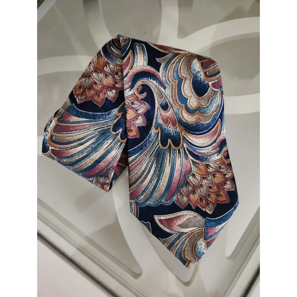 Vintage Boston Traders 100% Silk Men's Necktie‎ Blue Multicolor.